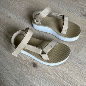 Teva Flatform Universal, Lark / Tan color, Size US 8 (EU 39)